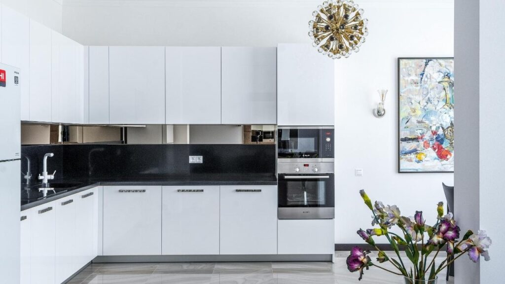 What is the mo42gl4 Microwave Model Black