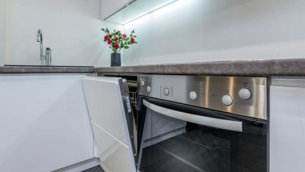 Who Should Buy the Amana ADB1400 Dishwasher